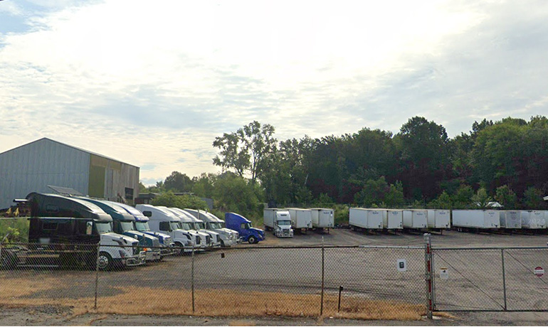 How to Choose the Best Trucking Company for Your Business Needs 2 romtrans trucks fleet